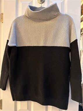 RD Style Nancy Colorblock Sweater
- Black & Light Gray